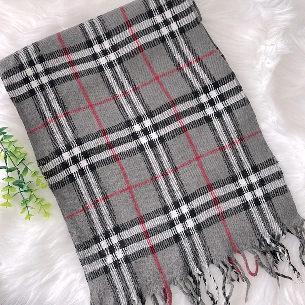 Burberrys Gray 100% Lambswool‎ Scarf